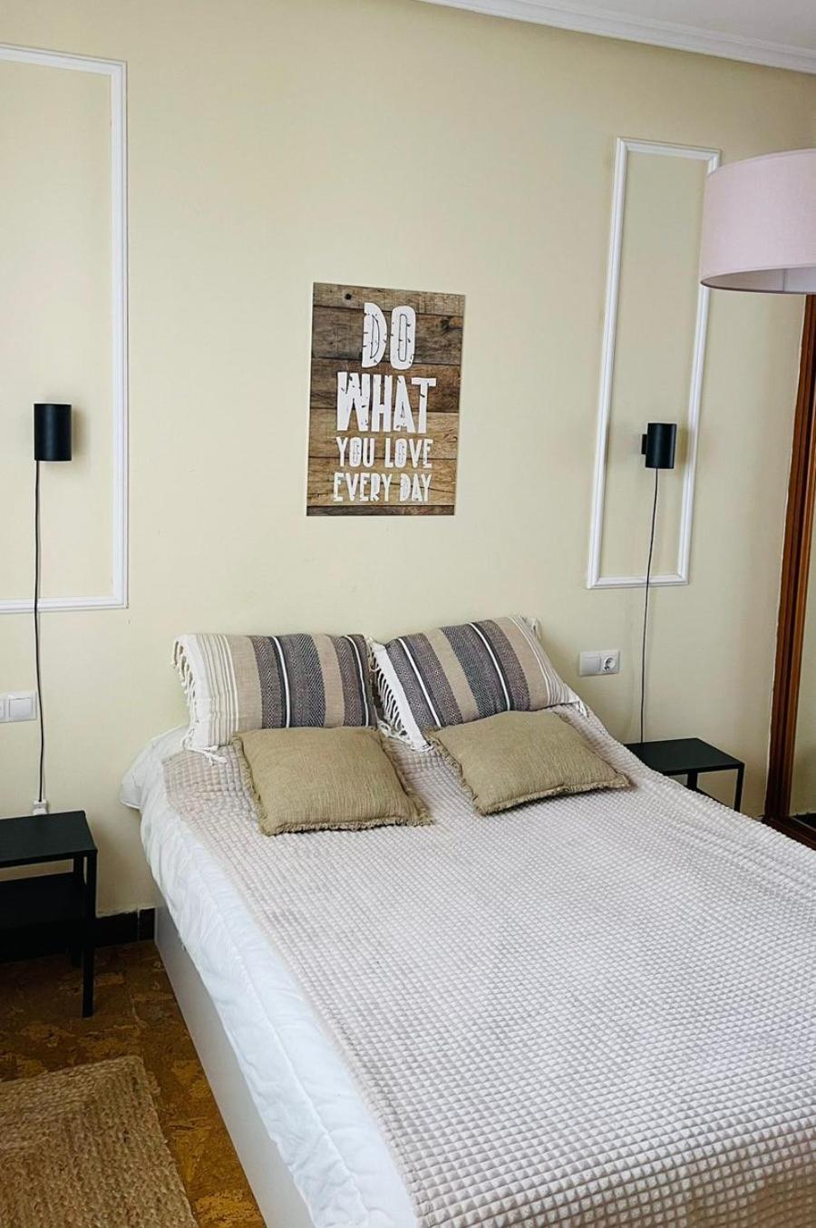 Amplio Apartamento Con Dos Patios Gijon Luaran gambar
